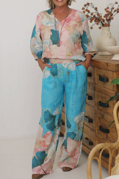 Printed V-neck cotton and linen suit