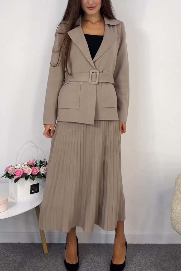 Women's lapel blazer and pleated skirt knitted suit